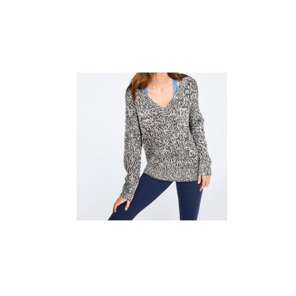 PINK Victoria's Secret Women's Gray and‎ White Pullover V Neck Knitted Sweater